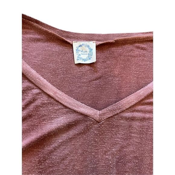 Blue Rain (Francesca’s) Bottom knot v-neck T, size S - Picture 3 of 6